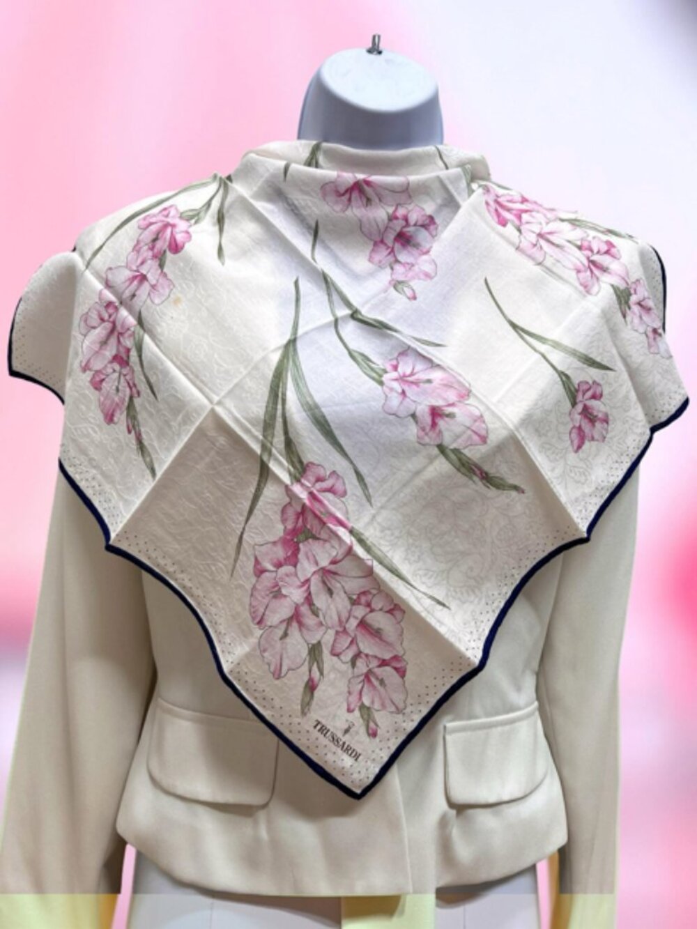 2 Neck-Kerchief Silk Trussardi &Wensli 19" - 20.5" White pink blue floral (30) - Picture 3 of 15